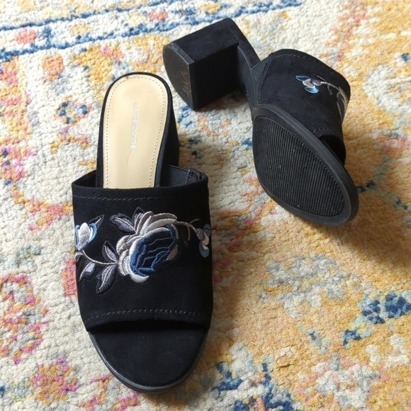 Liz Claiborne Shayla Floral Embroidered Peep Toe Slip On Block Heel Mules Black - Picture 2 of 16